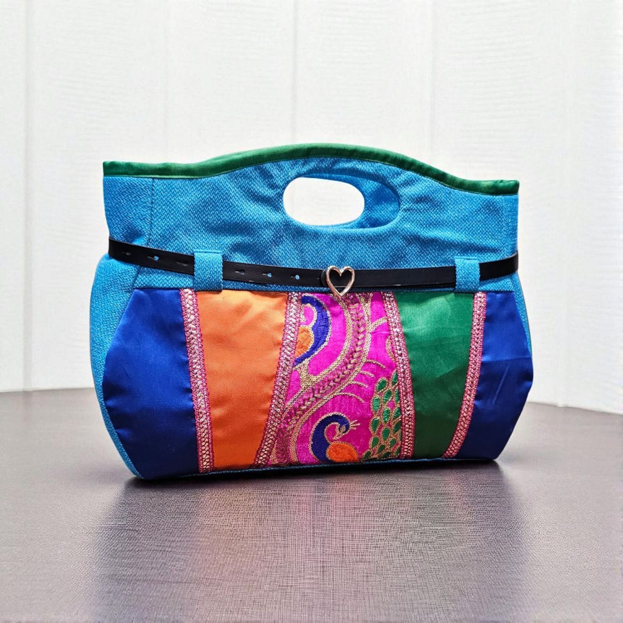 “VÈVÈ COLLECTIONS”Briz Tambou